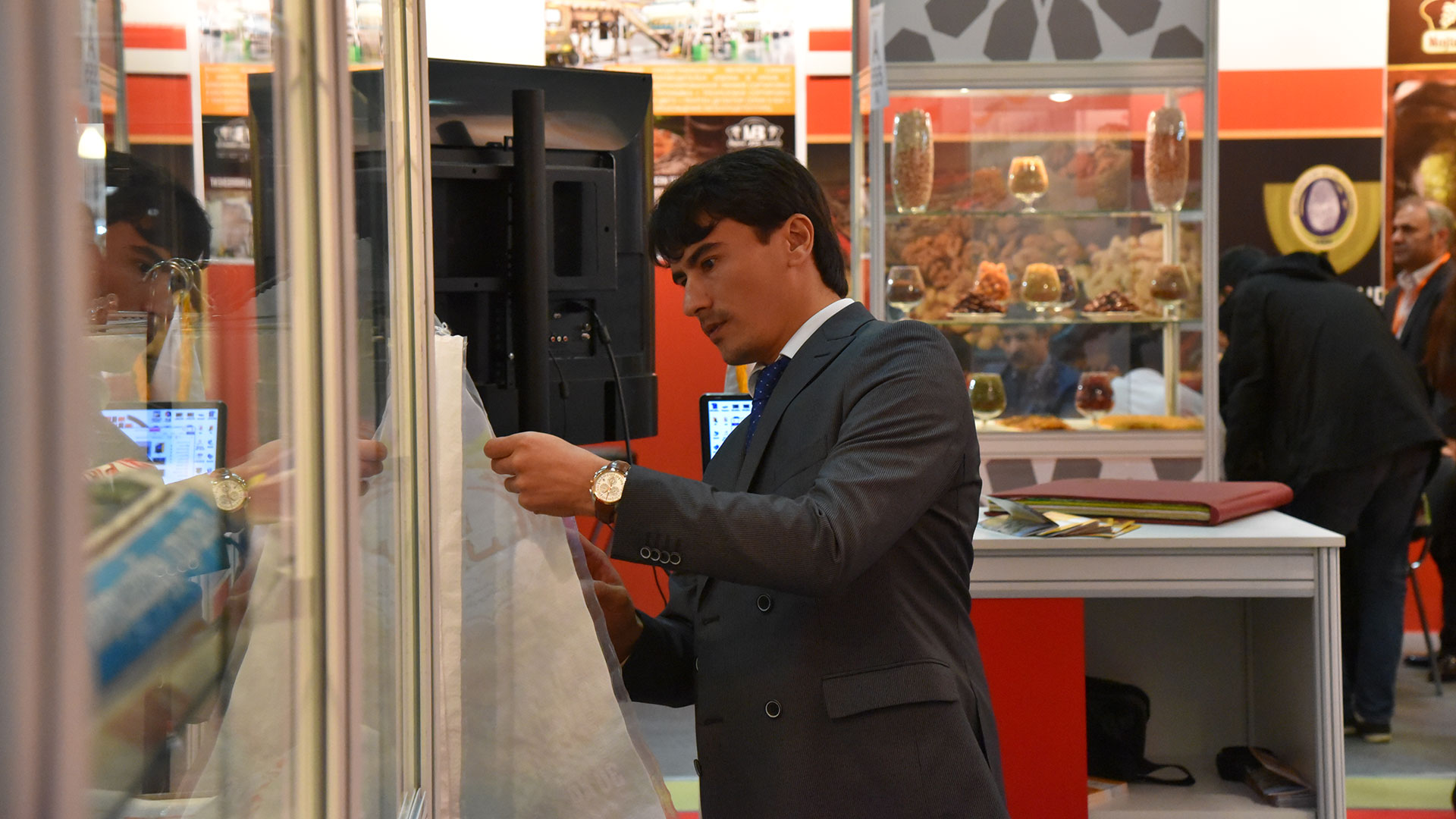 نمایشگاه روسیه - گروه صنایع کیسه بافی اصفهان